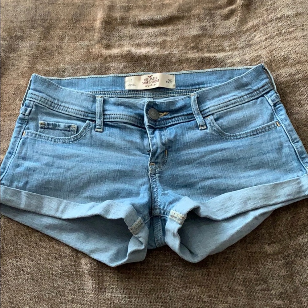Light wash low rise short shorts